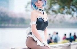 麻豆传媒电影周边：雷姆COSplay精美呈现，尽显角色魅力！