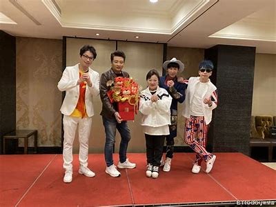 白若冰与杜鹃携手麻豆视传媒，共探娱乐新风潮