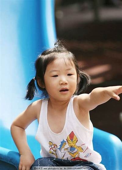小孩子才玩抖阴？揭秘玩抖阴的潜在风险与影响