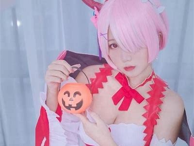 麻豆传媒电影周边：雷姆COSplay精美呈现，尽显角色魅力！