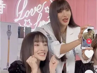 李小璐最新动态揭秘：抖音热门话题引发网友热议