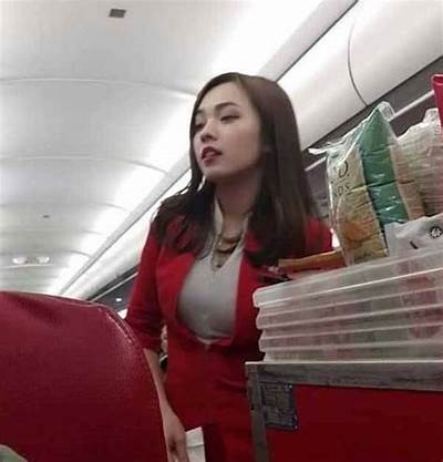 空姐职场揭秘：麻豆映画传媒带你领略空中生活的魅力与难题